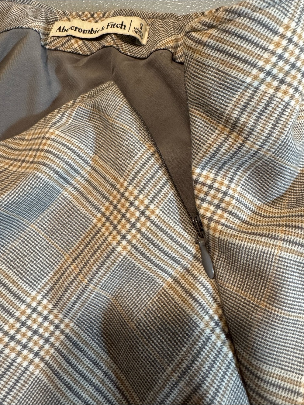 Abercrombie & Fitch Gray Tan Plaid Mini Skirt Size Small - Picture 5 of 11
